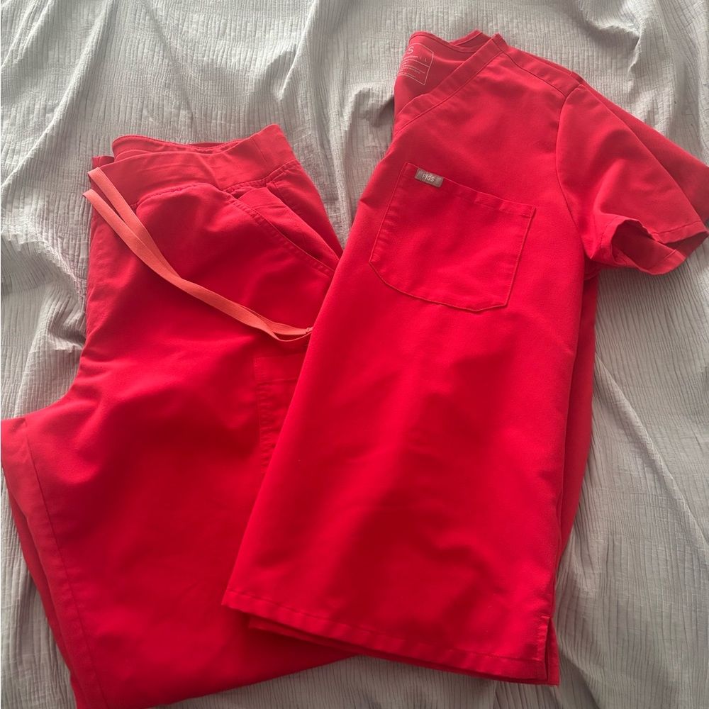 Figs Vibrant Red Scrub set